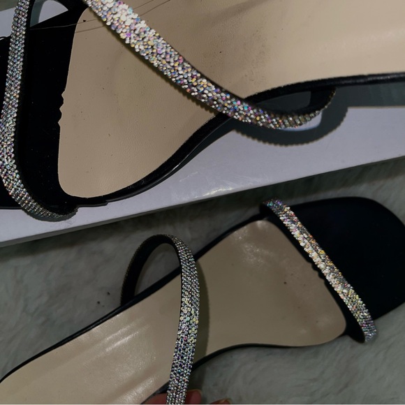 Open-toe
Sandals With Crystal Embellished Straps, High Heels - Picture 2 of 4